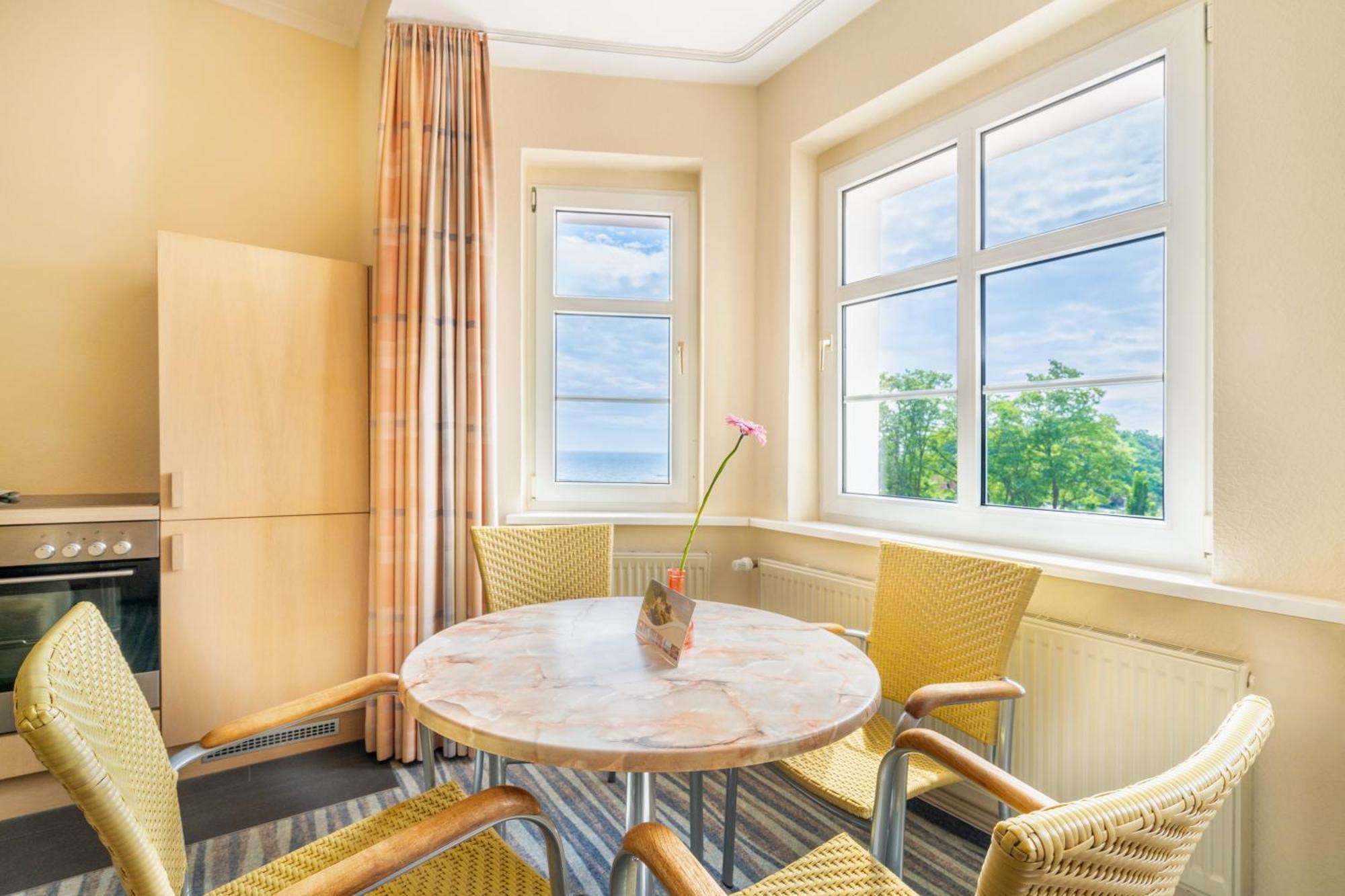 Strandhotel Seerose Kölpinsee 외부 사진
