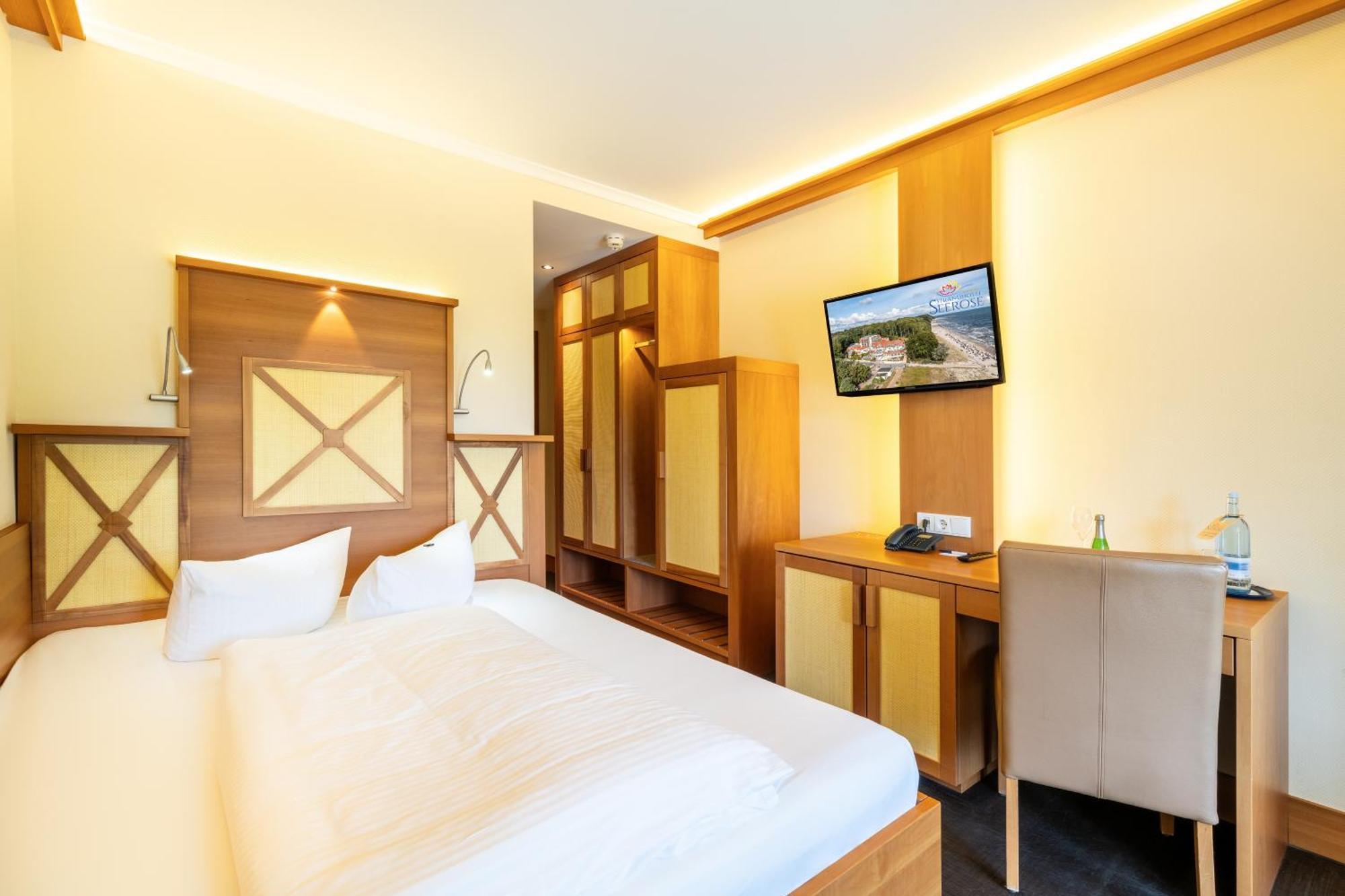 Strandhotel Seerose Kölpinsee 외부 사진